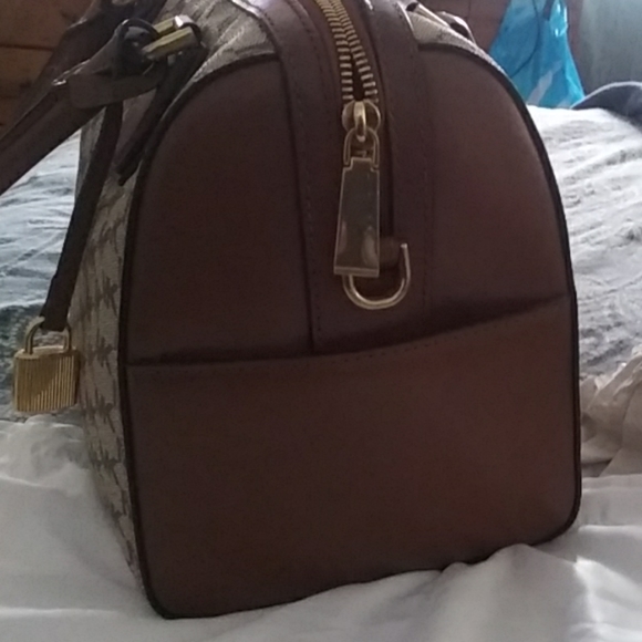 Michael Kors purse - Picture 6 of 6